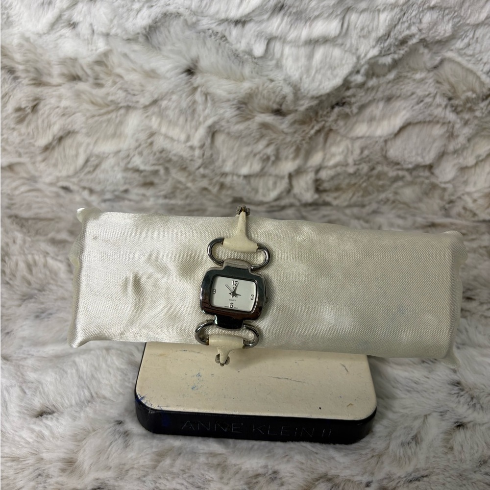 Geneva Analog White & Silver Women's Fashion Snap Watch